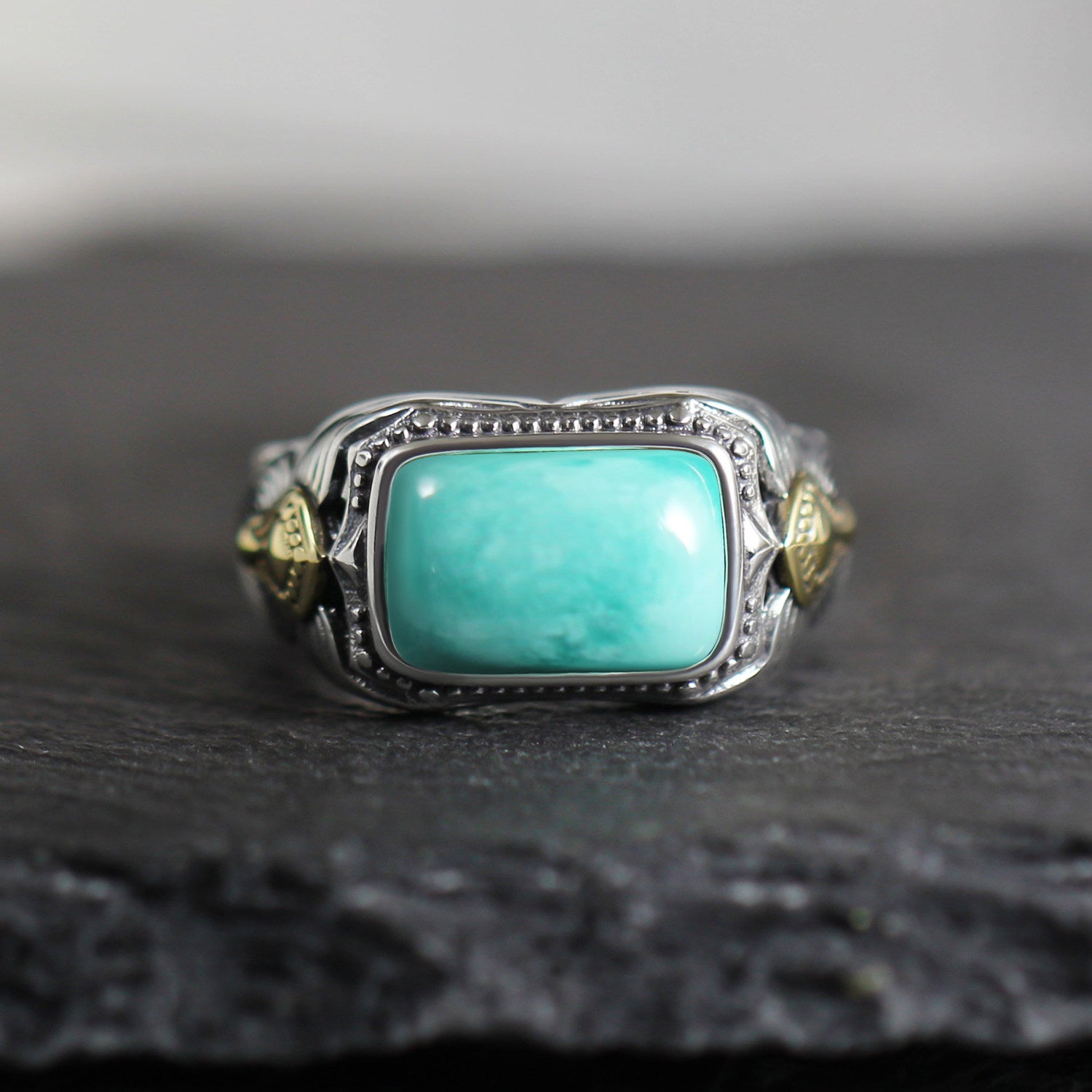 Anillo de acero inoxidable con forma de cuerpo 3D
