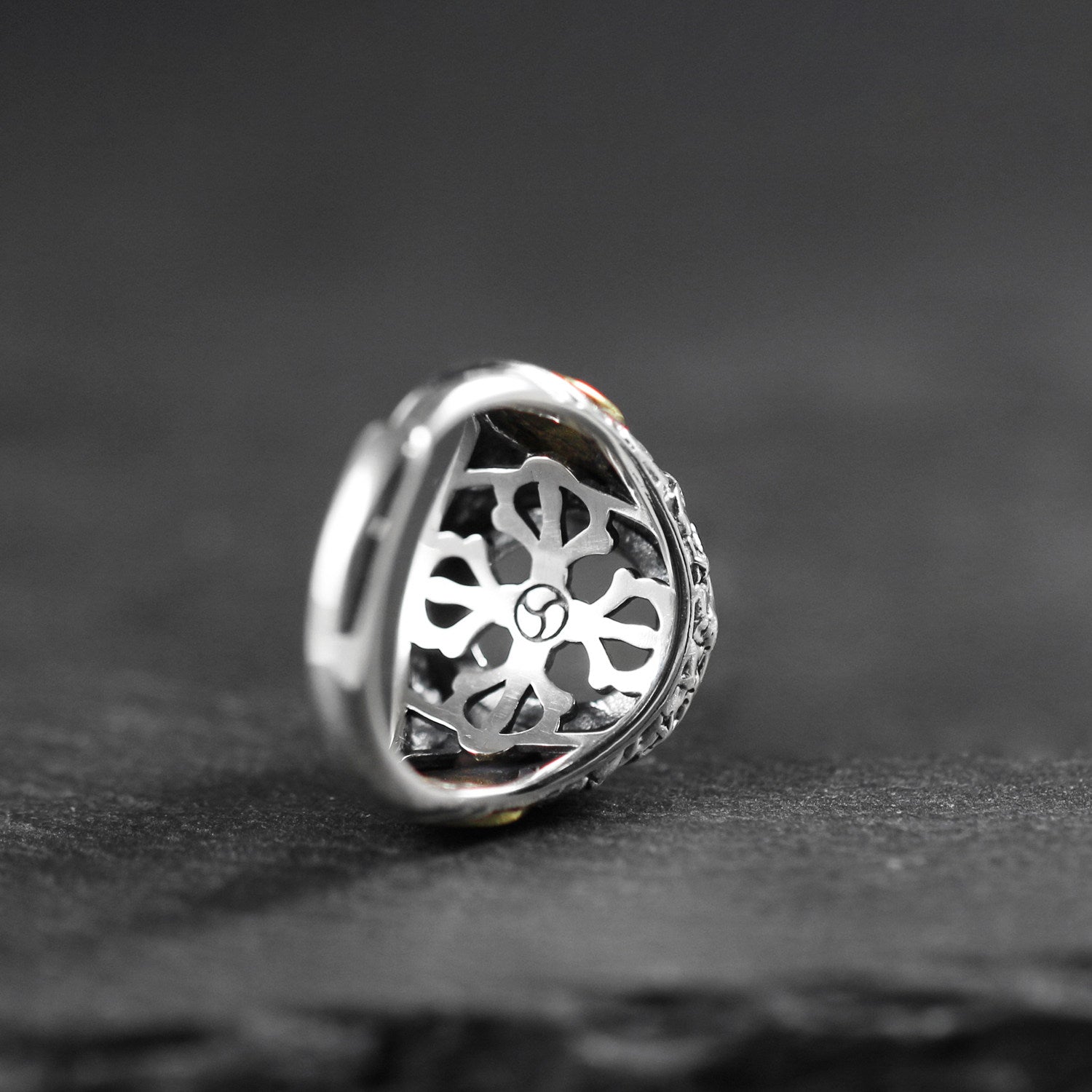Anello in acciaio inossidabile a forma di corpo 3D