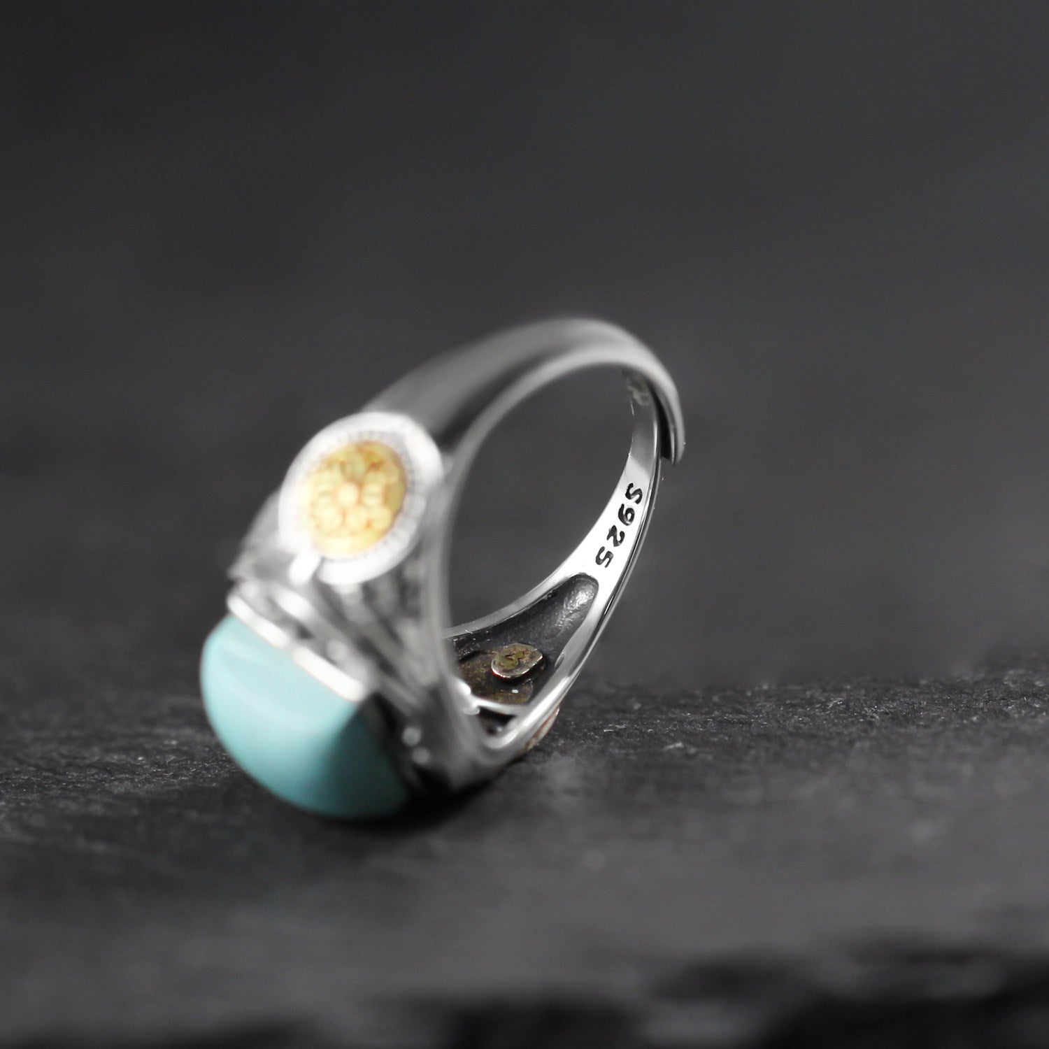 Anillo de acero inoxidable con forma de cuerpo 3D