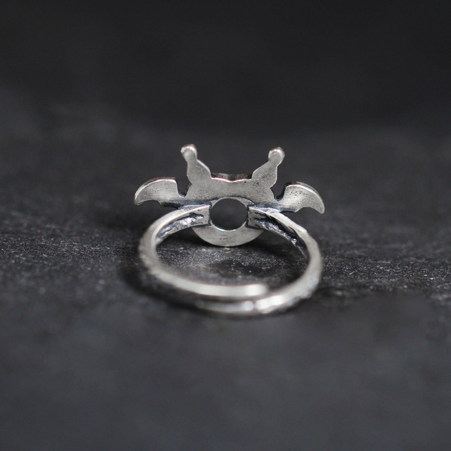 Anillo de acero inoxidable con forma de cuerpo 3D