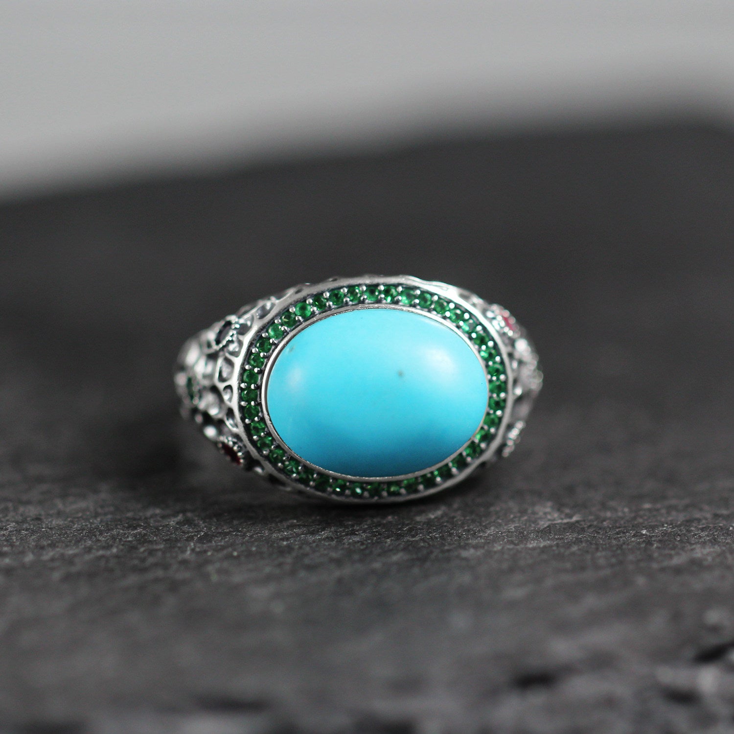 Anillo de acero inoxidable con forma de cuerpo 3D