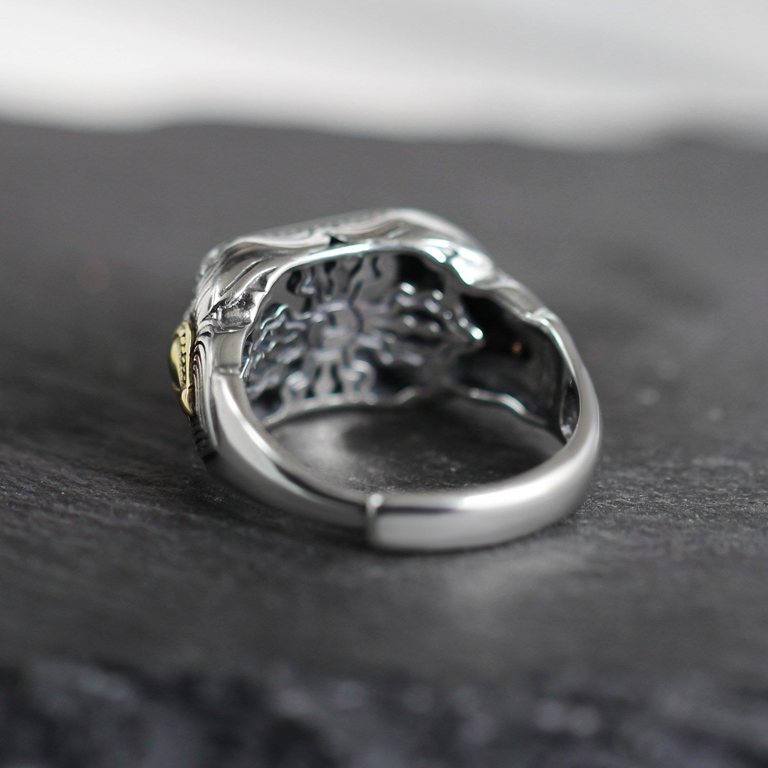 Anillo de acero inoxidable con forma de cuerpo 3D