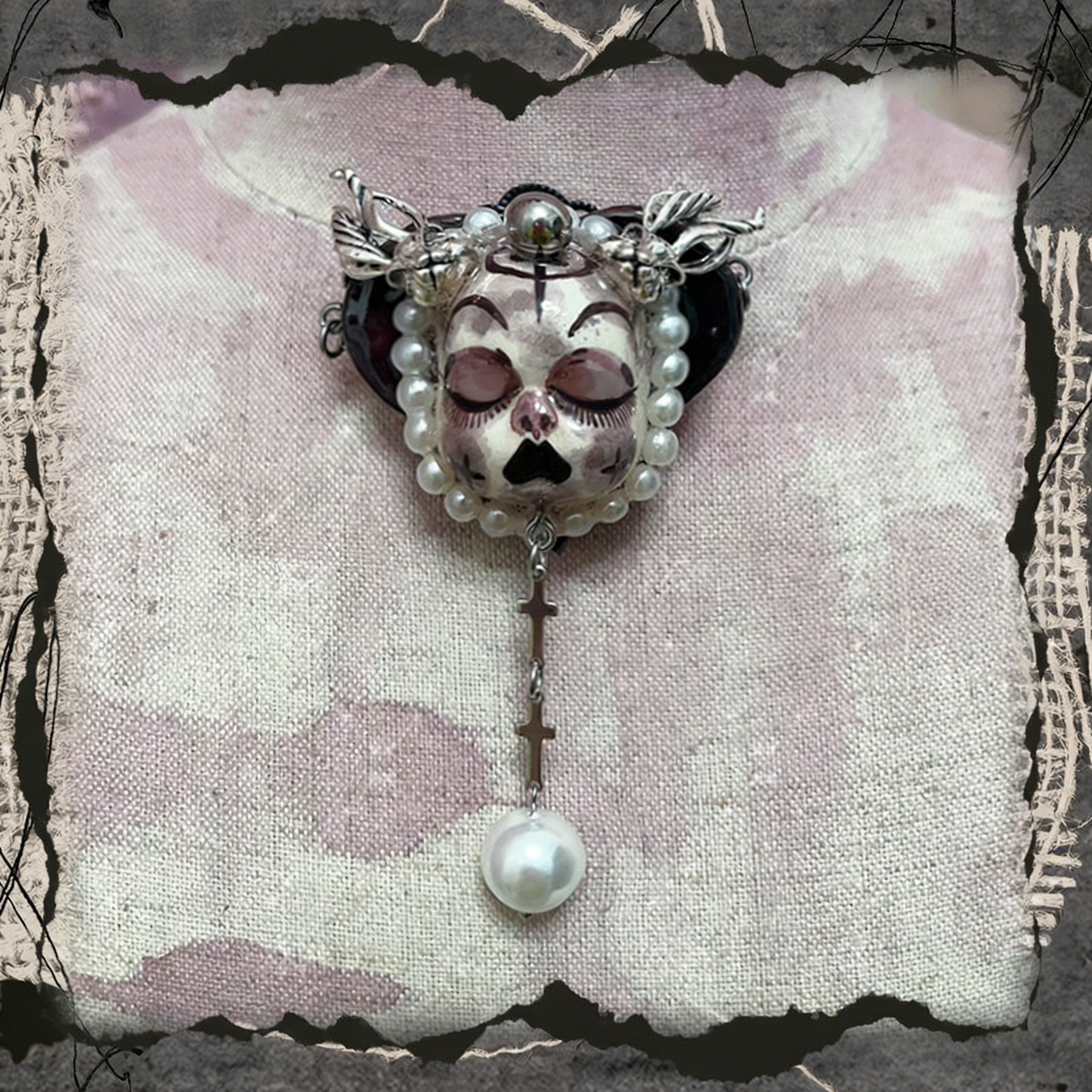 Gloomy Wing Purple Face Brooch