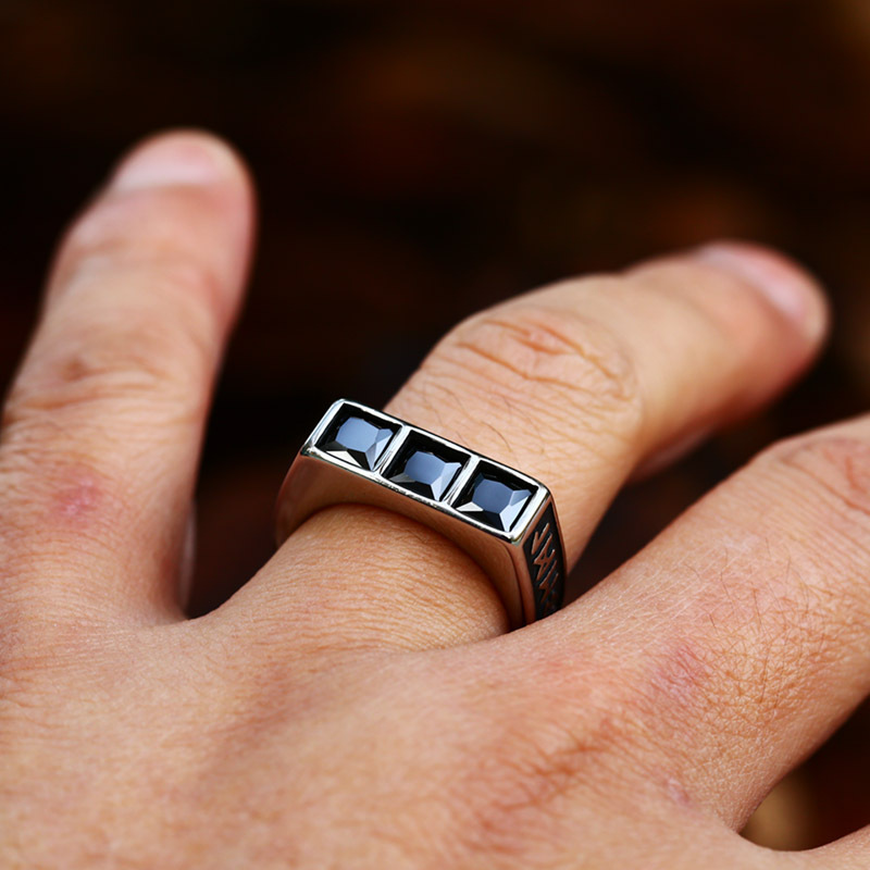 Blumenstruktur mit emailliertem Edelstahlring