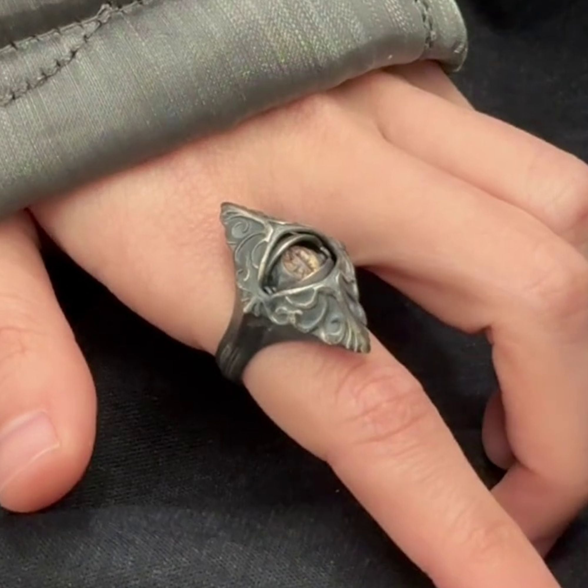 Blumenstruktur mit emailliertem Edelstahlring