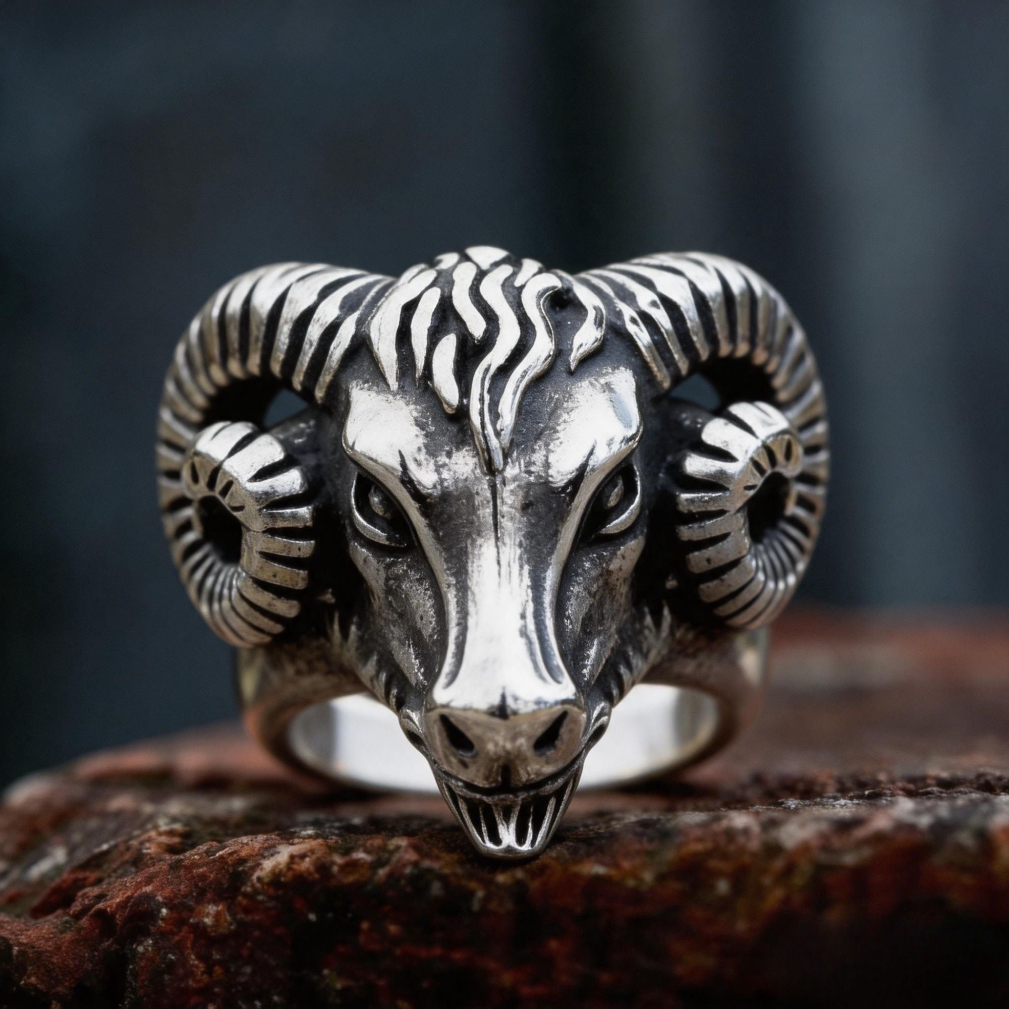 Blumenstruktur mit emailliertem Edelstahlring