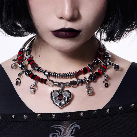Gothic Hematite Heart-Shaped Pendant Clavicle Necklace