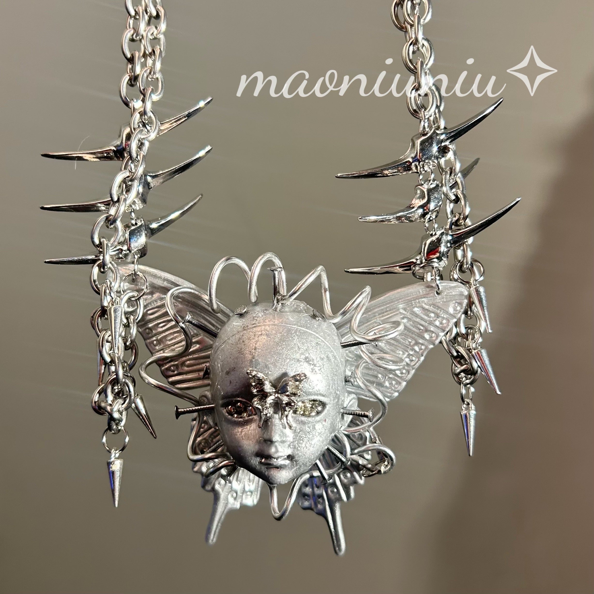 Mechanical wind butterfly necklace