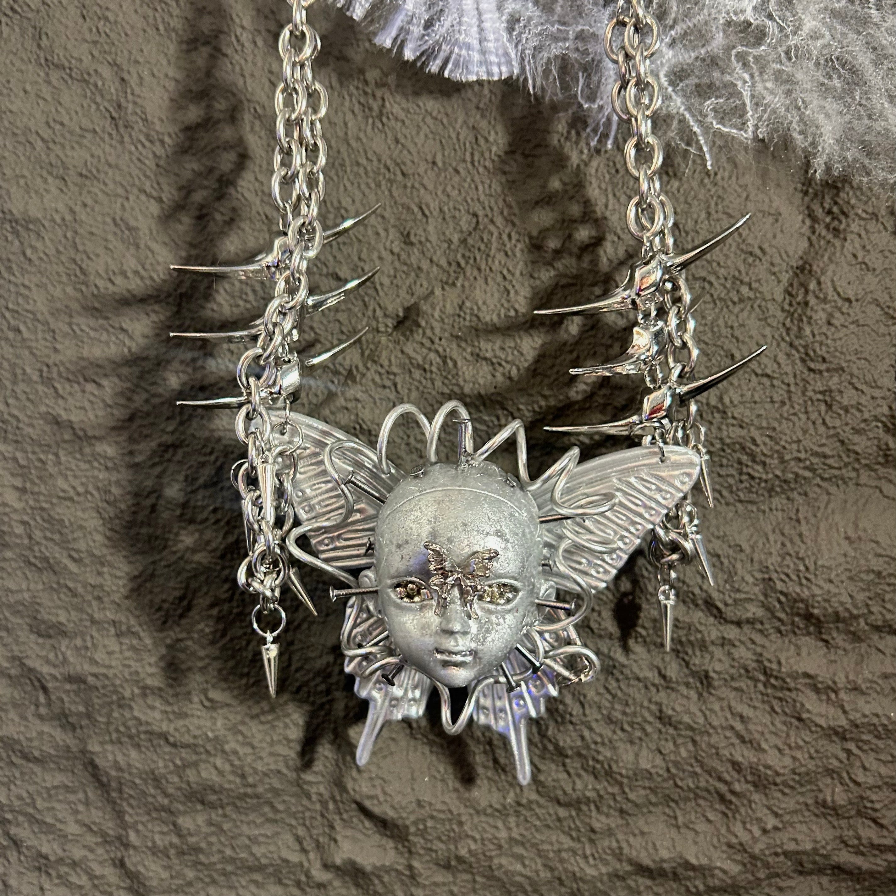 Mechanical wind butterfly necklace