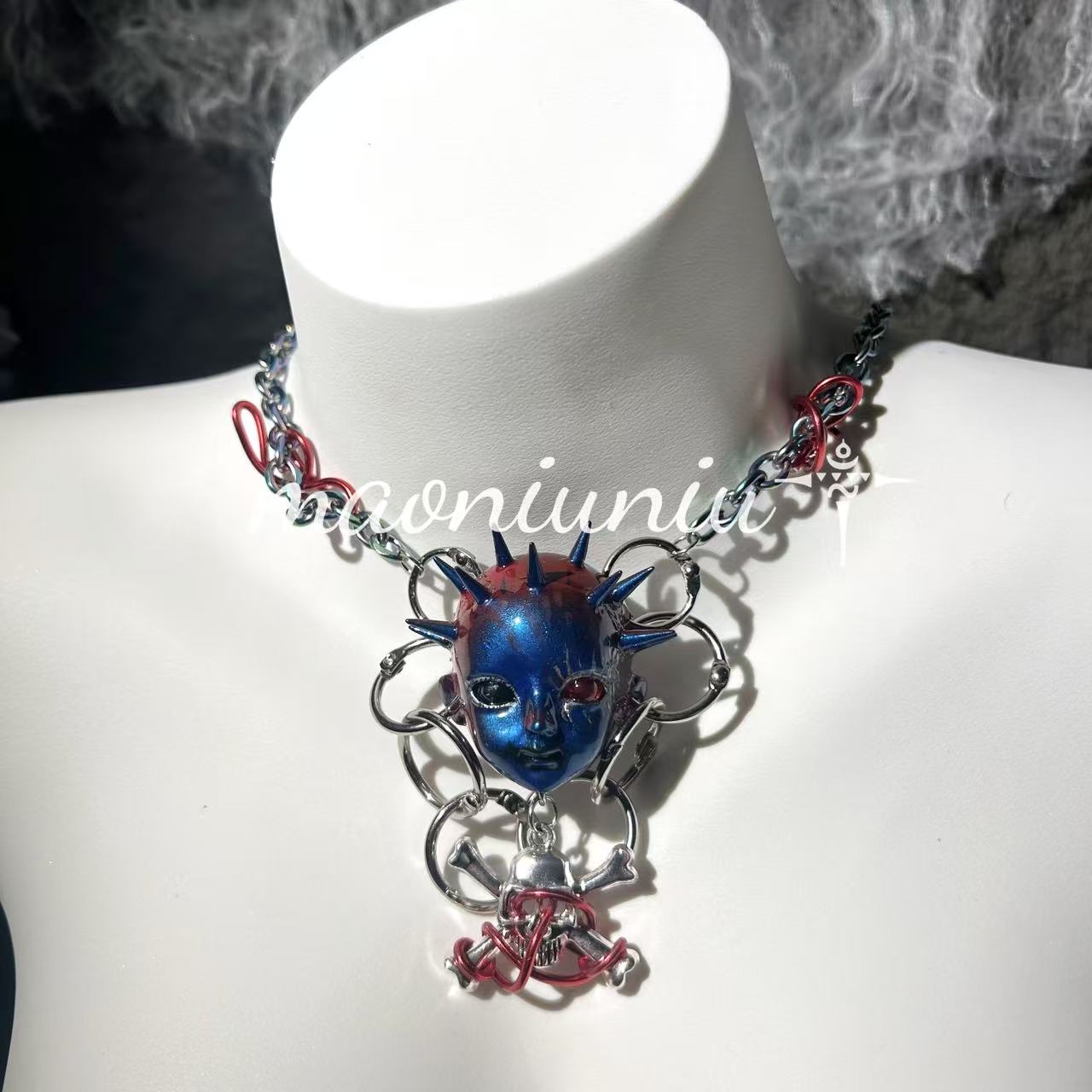 Rivet hip-hop kid head necklace