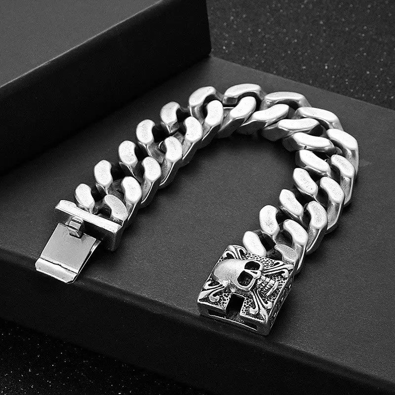 Skull Clasp Stainless Steel Bracelet VRAFI
