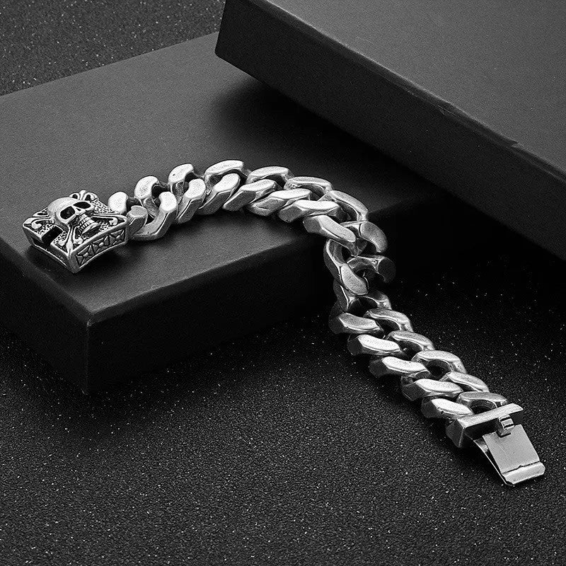 Skull Clasp Stainless Steel Bracelet VRAFI