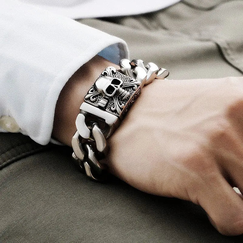 Skull Clasp Stainless Steel Bracelet VRAFI