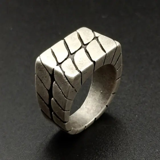 Acid etched superconductor on sale ring with obsidian facets