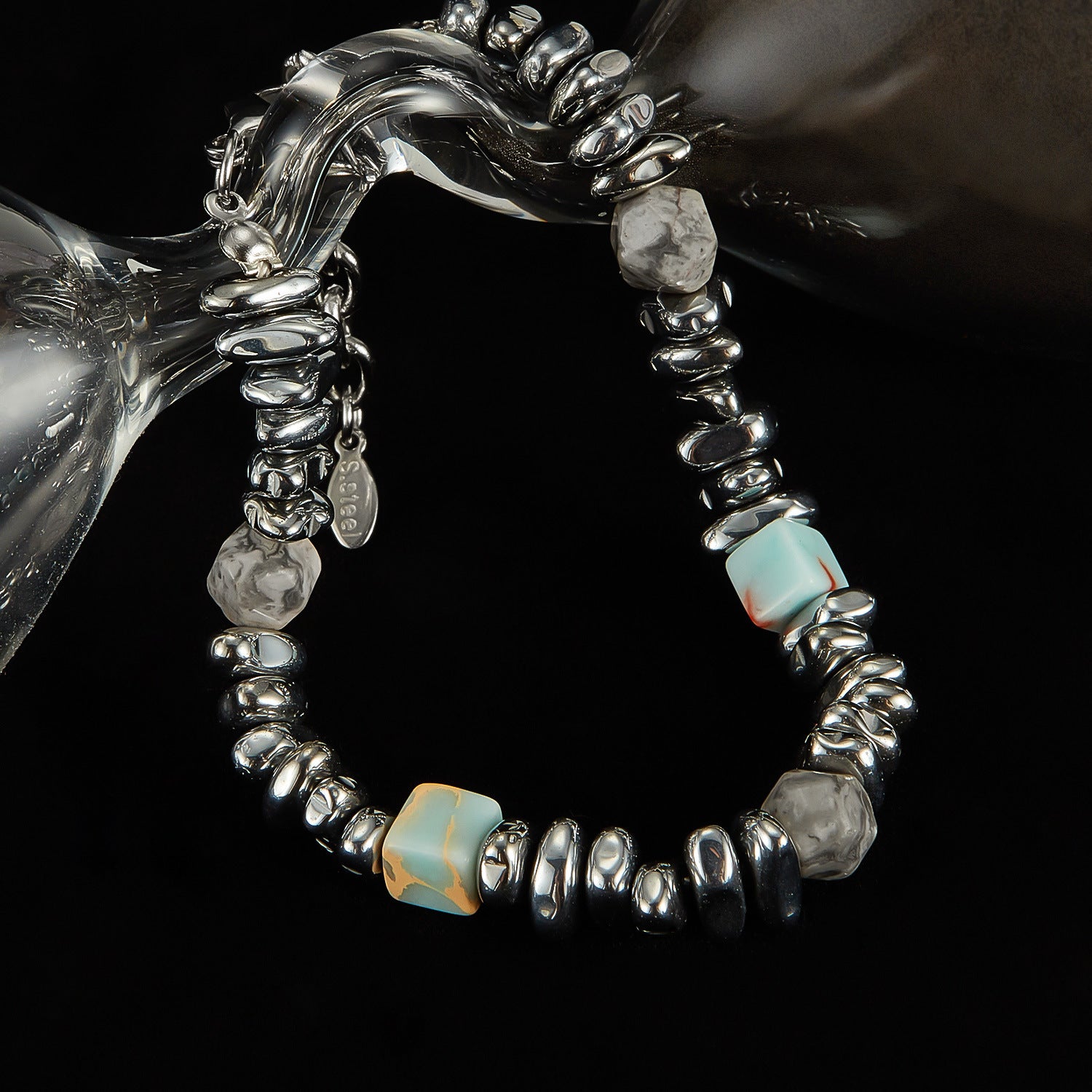 Alabaster-Edelstahl-Perlenarmband