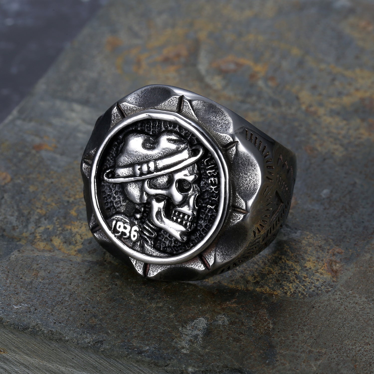 Anillo de acero inoxidable con forma de cuerpo 3D