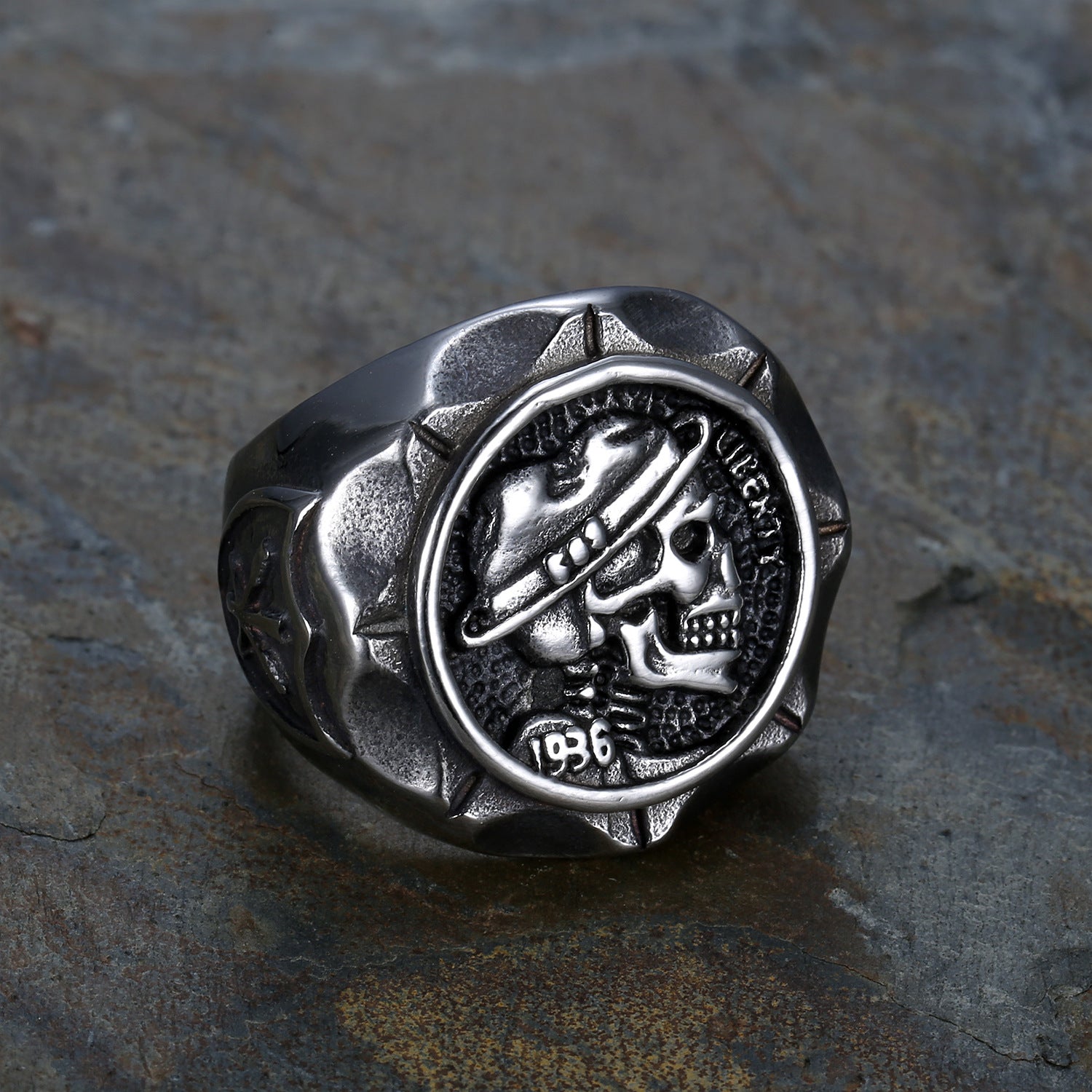 Anillo de acero inoxidable con forma de cuerpo 3D