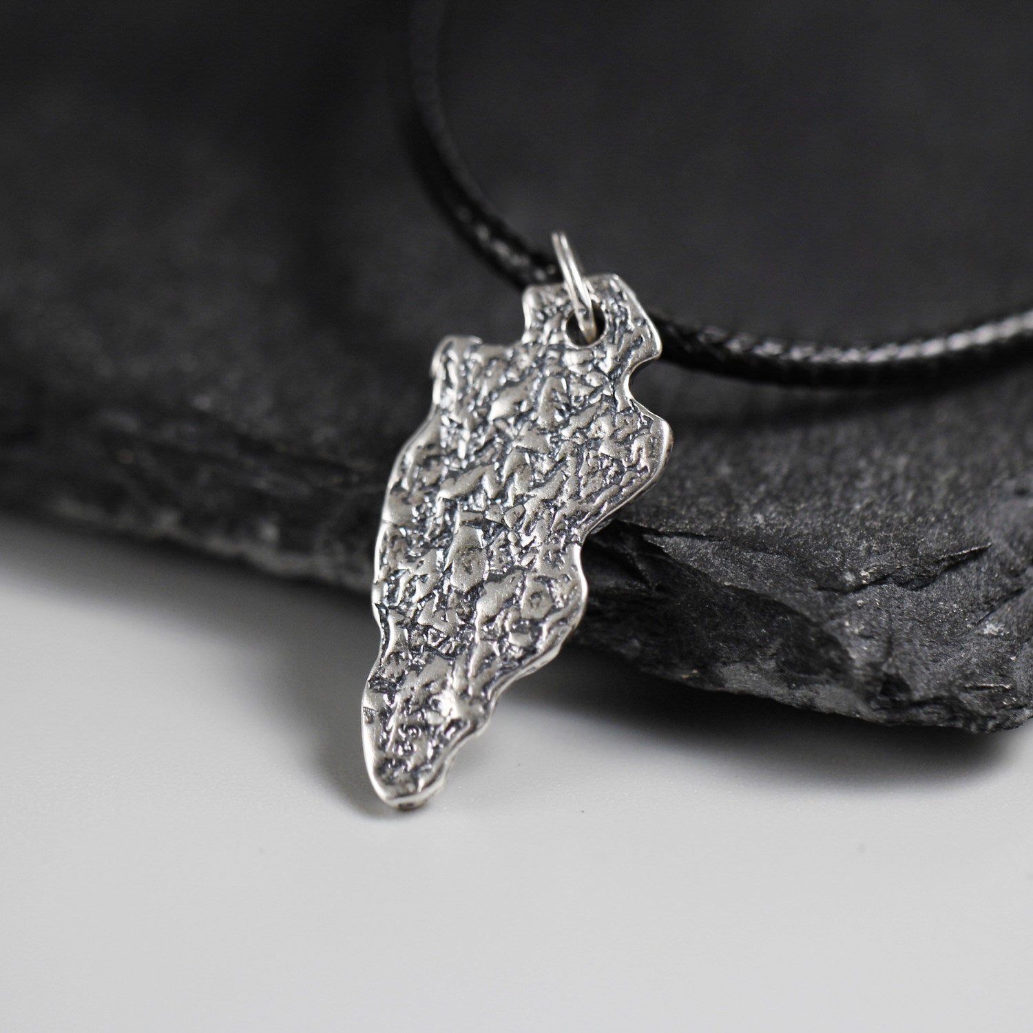Anillo de acero inoxidable con forma de cuerpo 3D
