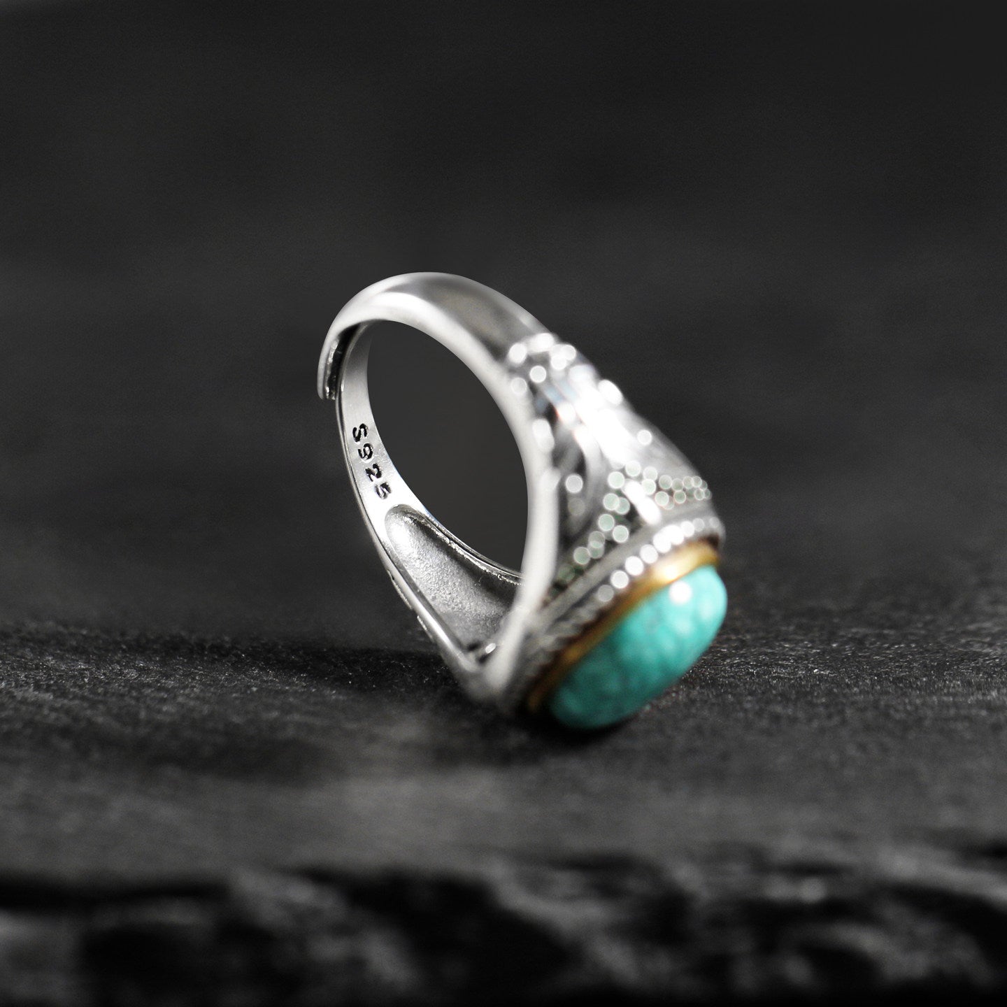 Anillo de acero inoxidable con forma de cuerpo 3D