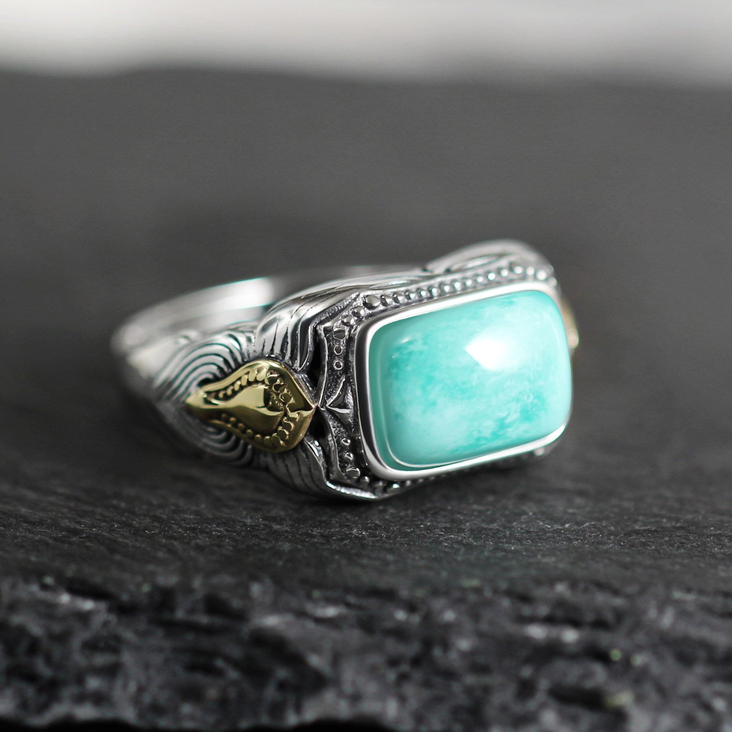 Anillo de acero inoxidable con forma de cuerpo 3D