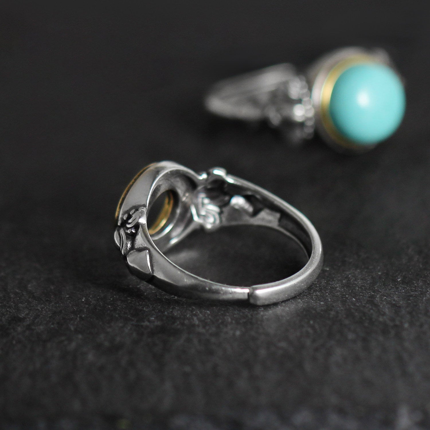 Anillo de acero inoxidable con forma de cuerpo 3D