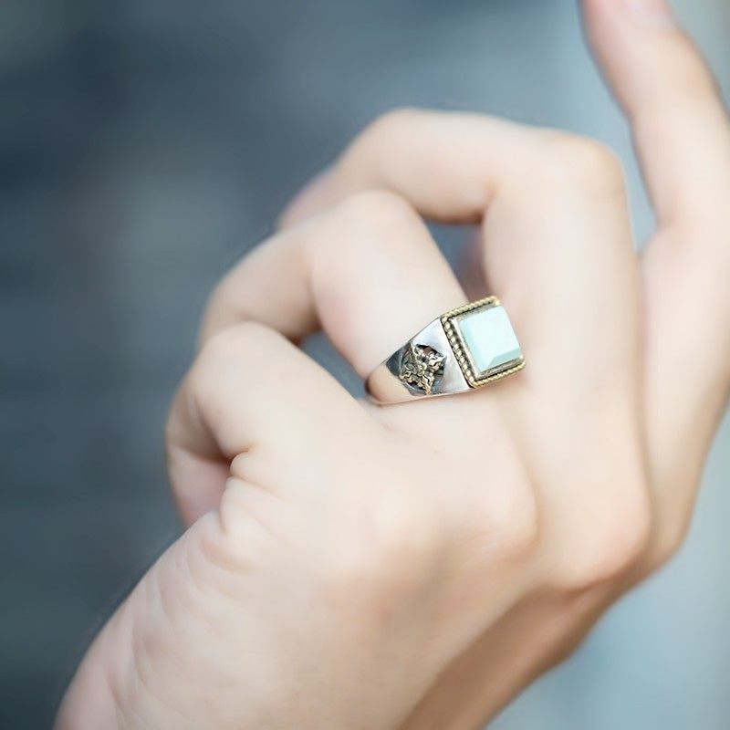 Anillo de acero inoxidable con forma de cuerpo 3D
