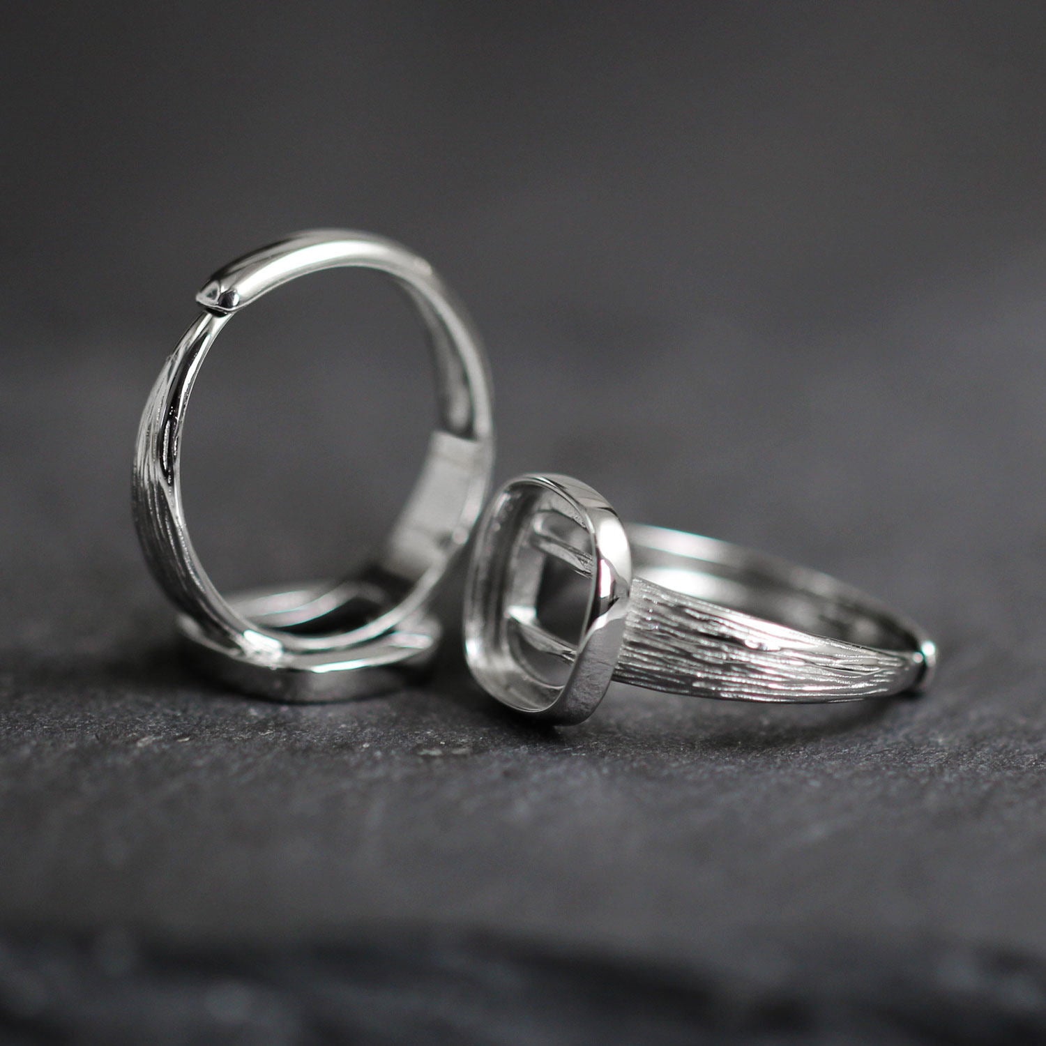 Anillo de acero inoxidable con forma de cuerpo 3D