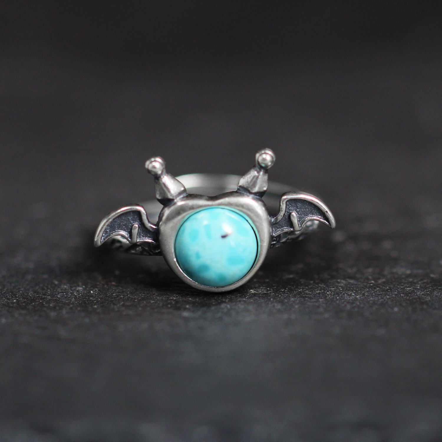 Anillo de acero inoxidable con forma de cuerpo 3D