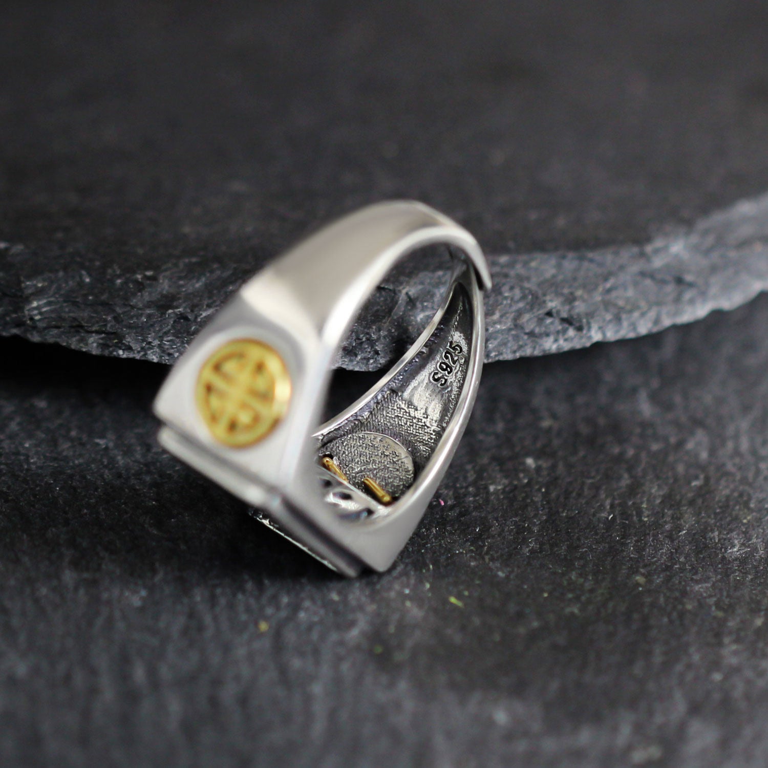 Anello in acciaio inossidabile a forma di corpo 3D
