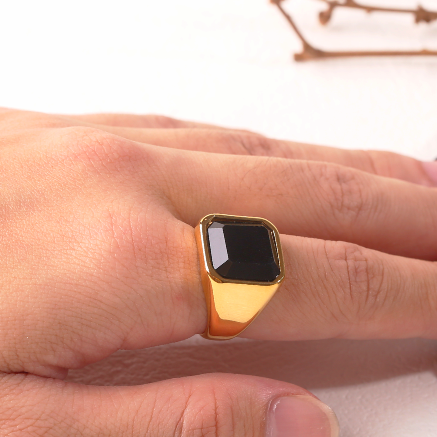 Bague en acier inoxydable incrustée de pierres précieuses taille radiant