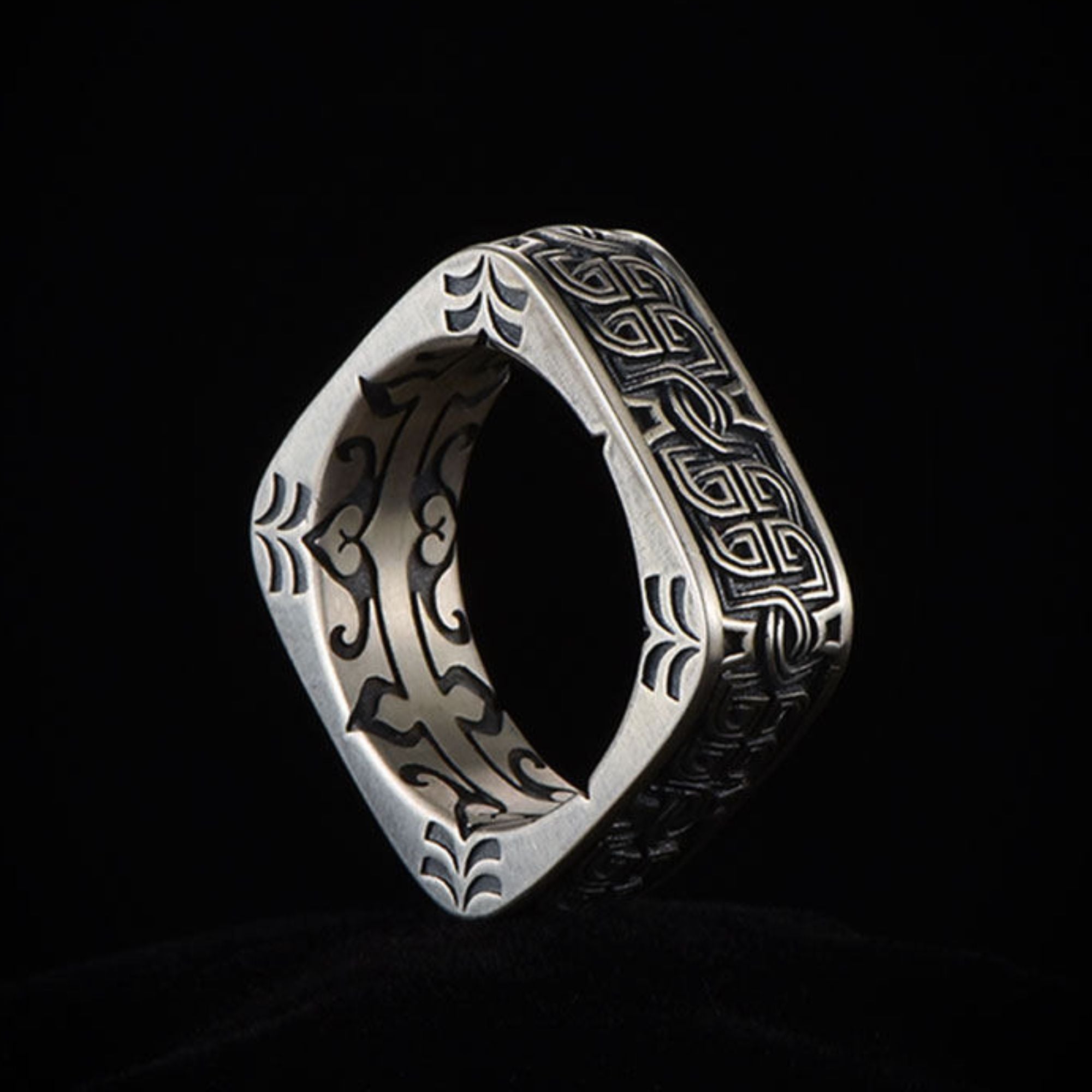 Bague en acier inoxydable en forme de corps 3D