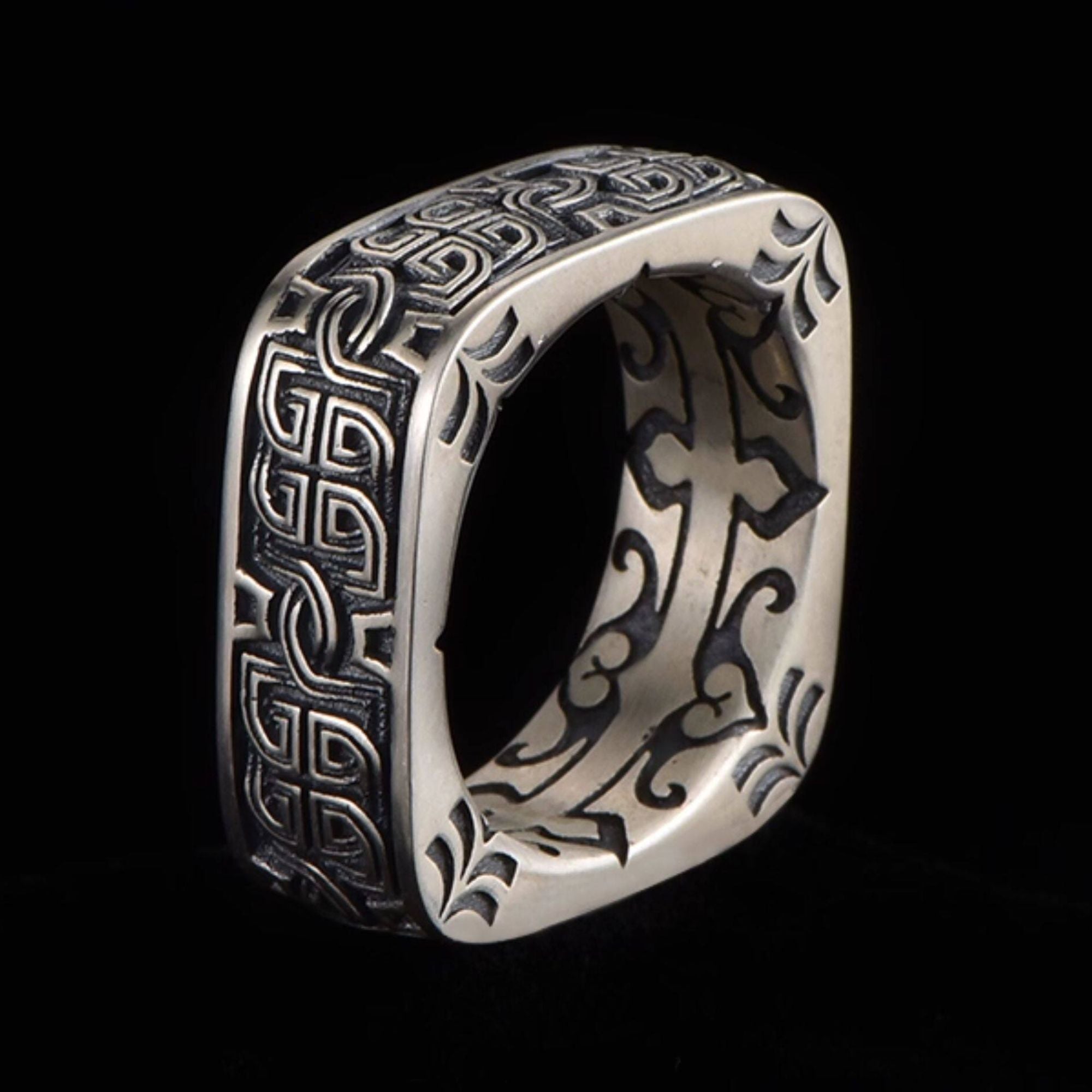 Bague en acier inoxydable en forme de corps 3D