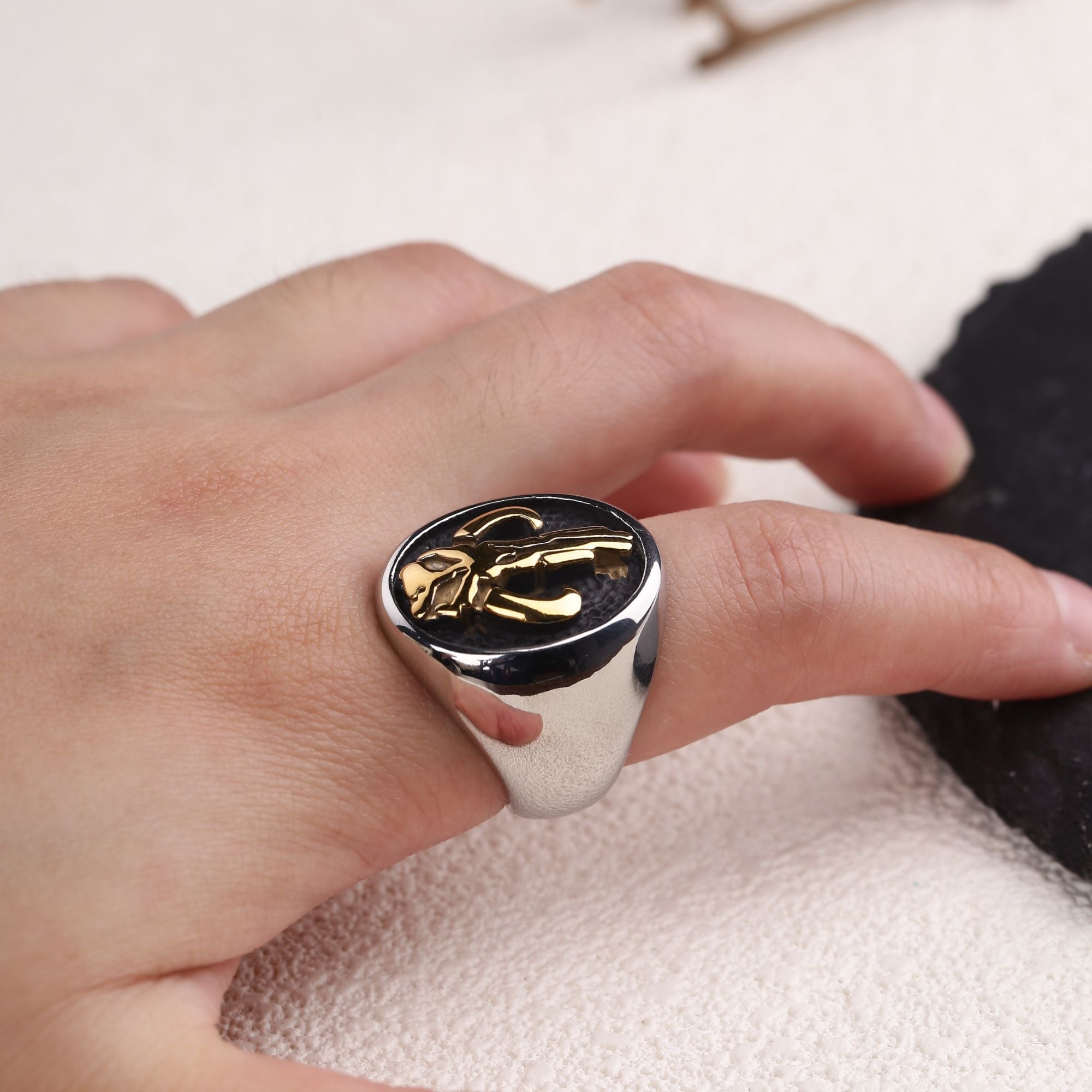 Anello in acciaio inossidabile con sigillo del teschio del mitosauro