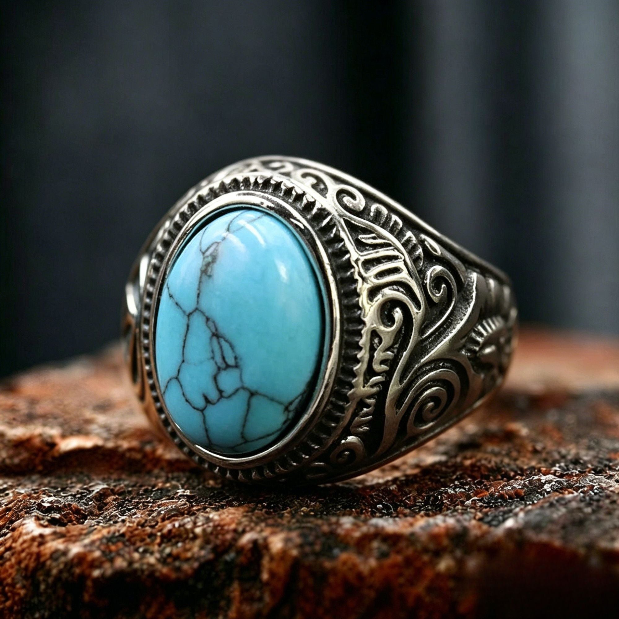 Ring mit Blumenstruktur und Edelsteineinlage