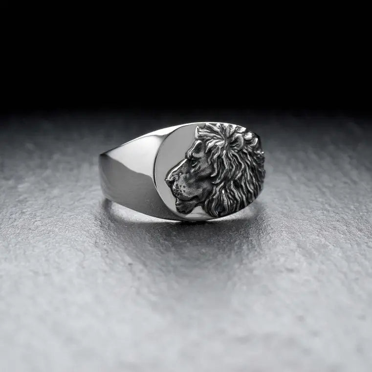 Lion Signet Ring - Vrafi Jewelry