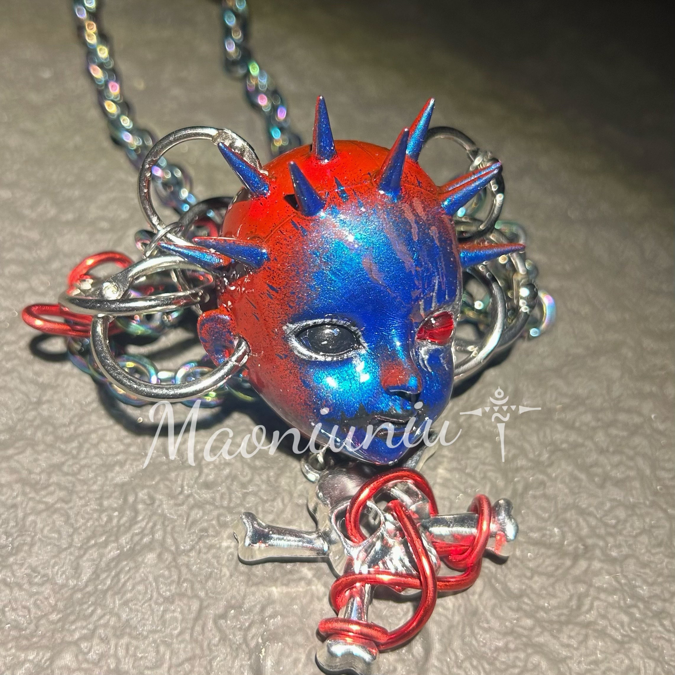 Rivet hip-hop kid head necklace