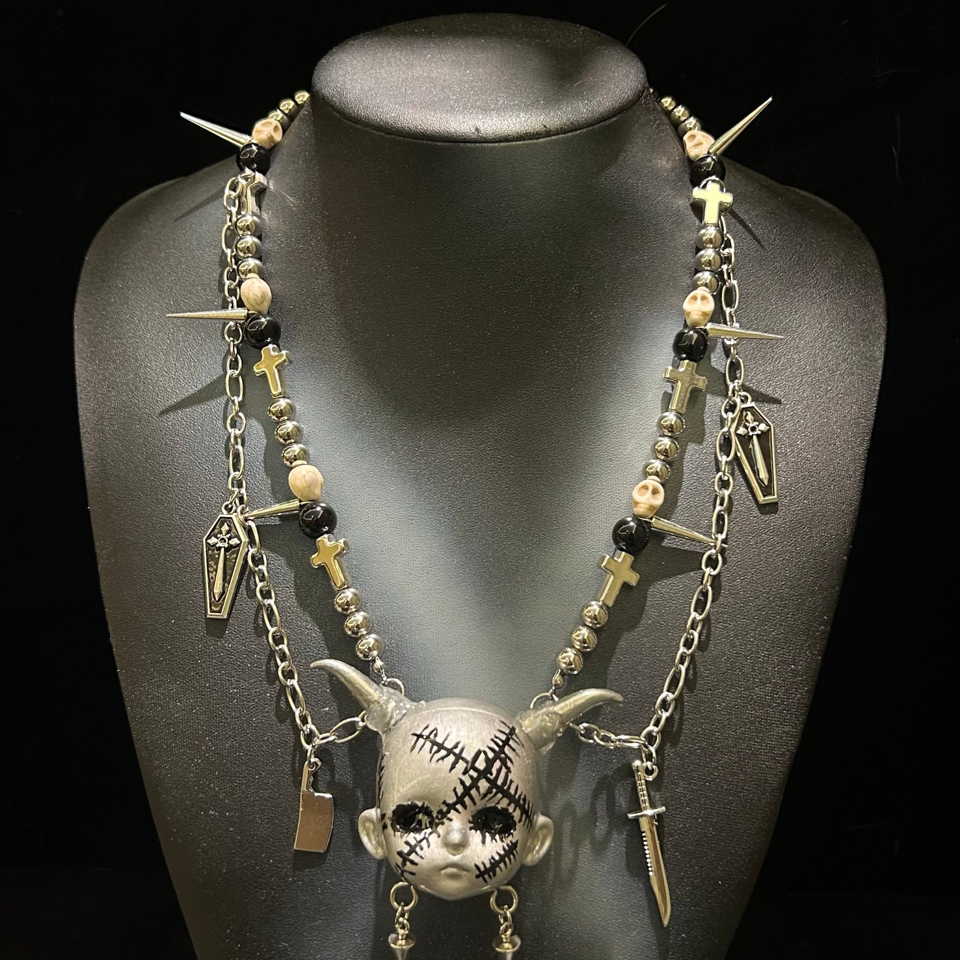 Silver scar baby head necklace