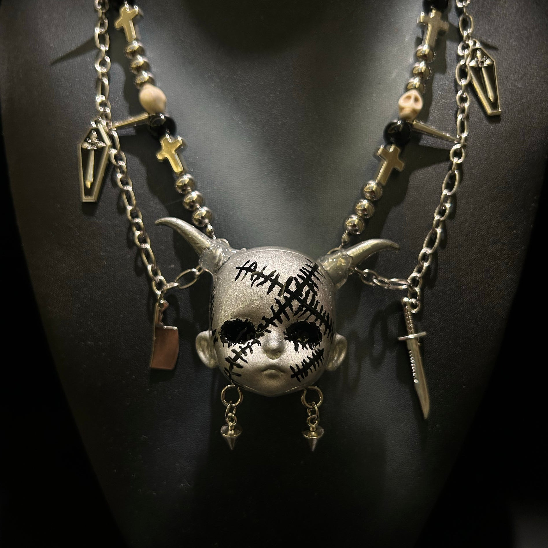 Silver scar baby head necklace