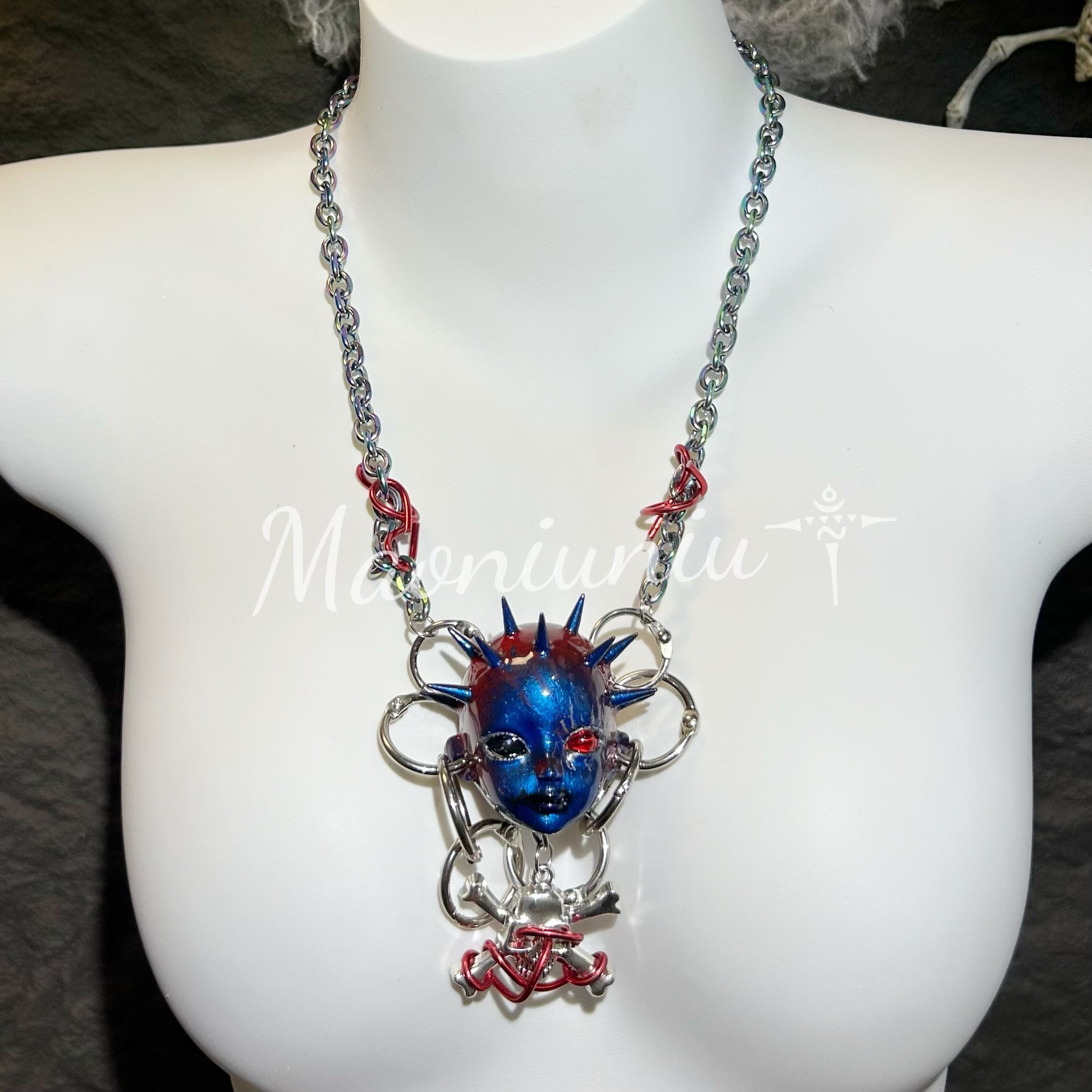 Rivet hip-hop kid head necklace