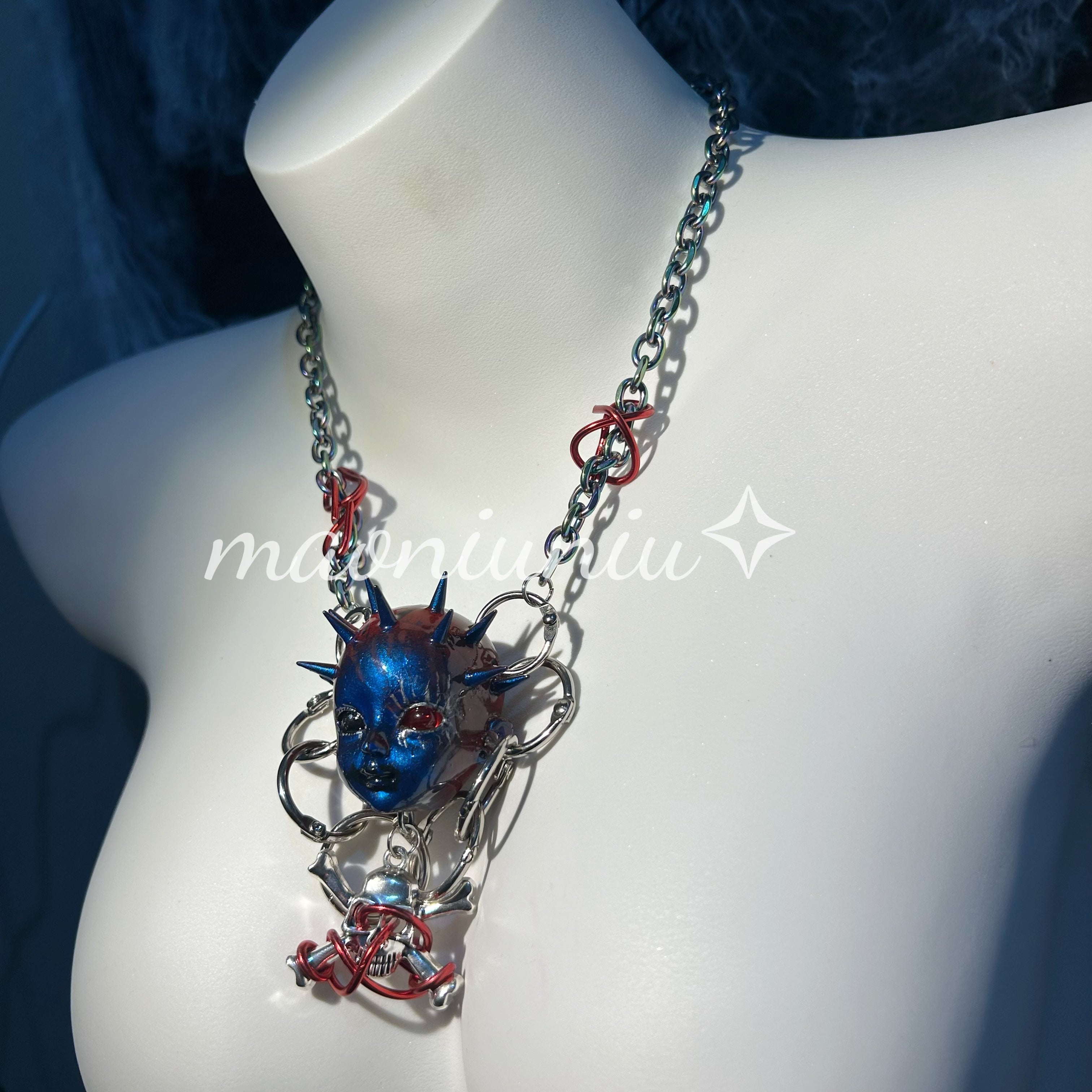 Rivet hip-hop kid head necklace