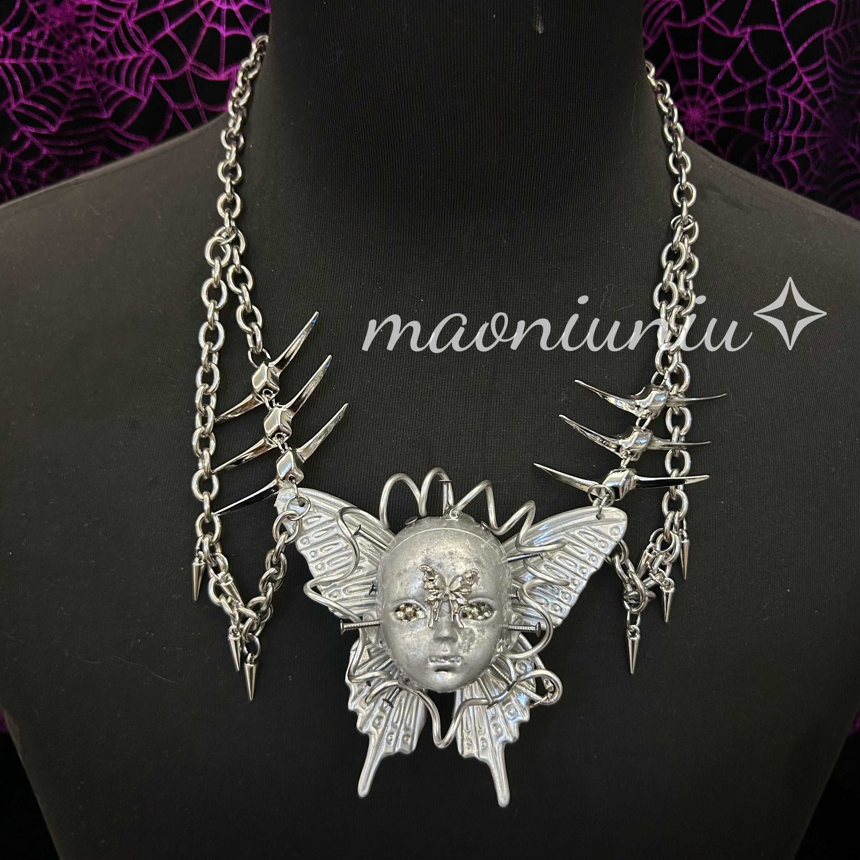Mechanical wind butterfly necklace