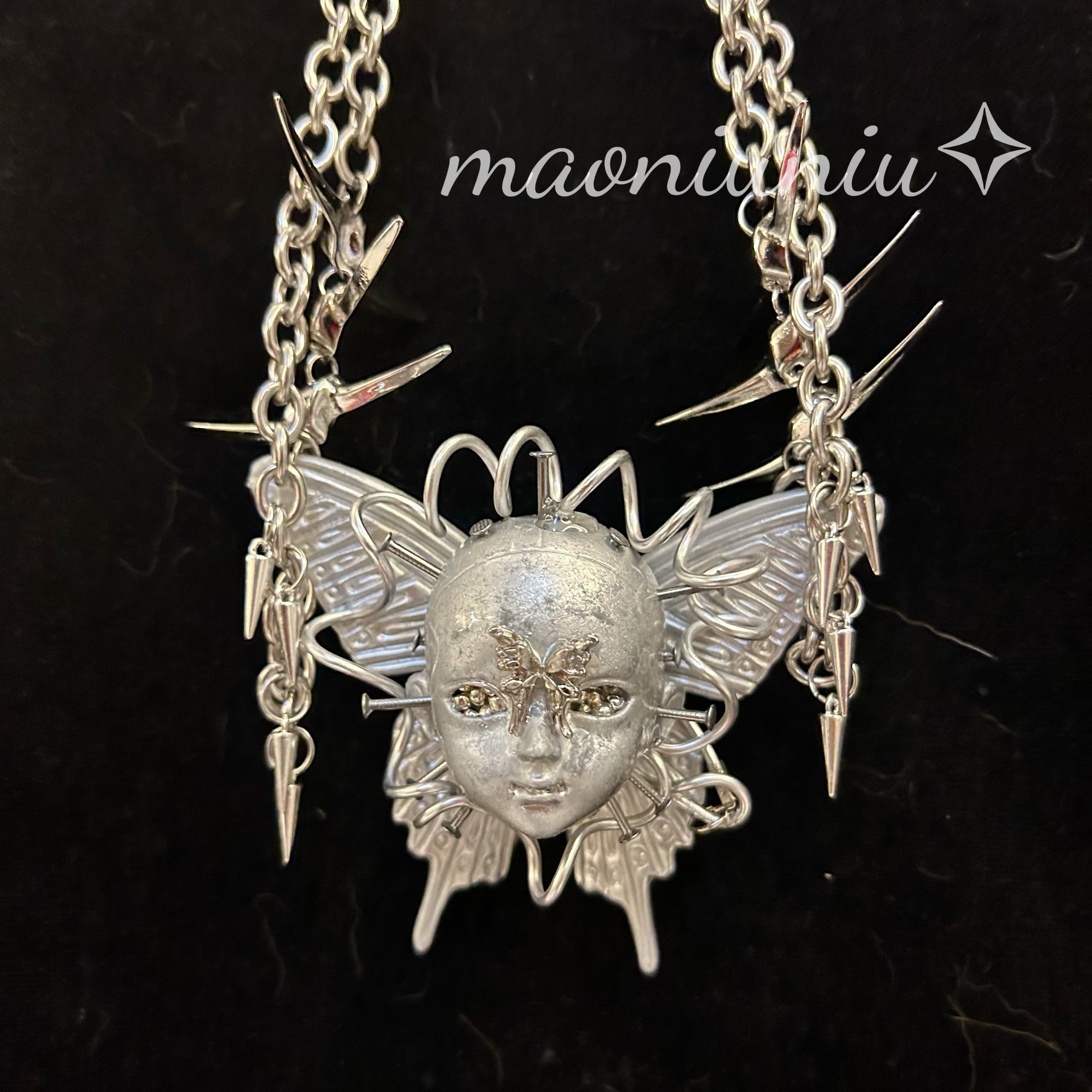 Mechanical wind butterfly necklace